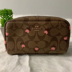 ❌SOLD💝Coach Cosmetic Case Signature Hearts